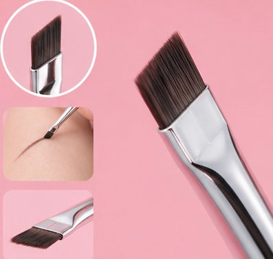 Ultra Fine Angled Brow Brush